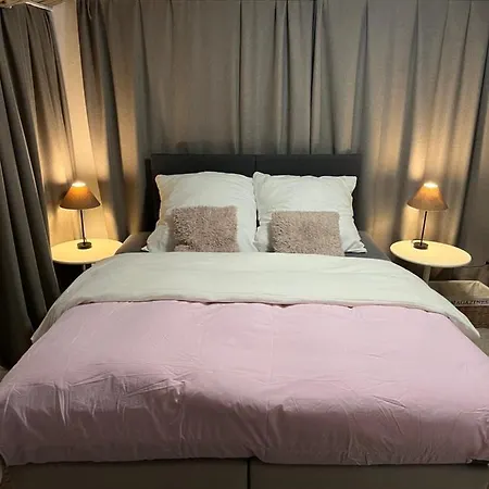 Gemutliche Ferienwohnung, See- Und Stadtnah