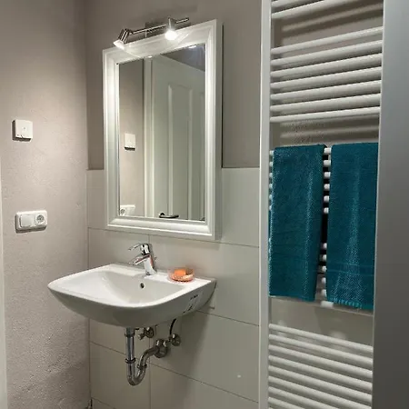 Gemuetliche Ferienwohnung, See- Und Stadtnah Alloggio in famiglia