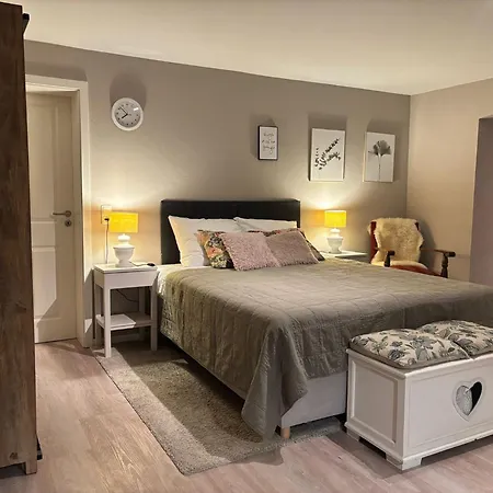 Gemütliche Ferienwohnung, See- Und Stadtnah