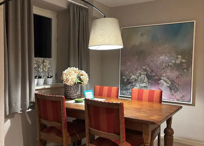 Gemuetliche Ferienwohnung, See- Und Stadtnah منزل للإقامة *